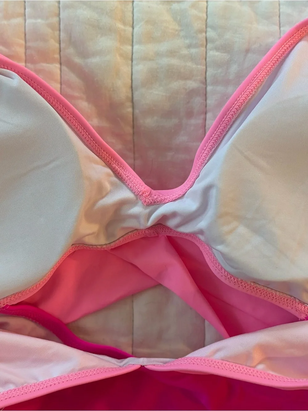 B2PRITY NWT Pink Colorblock Ruffle One Piece Swimsuit M Removable Cups